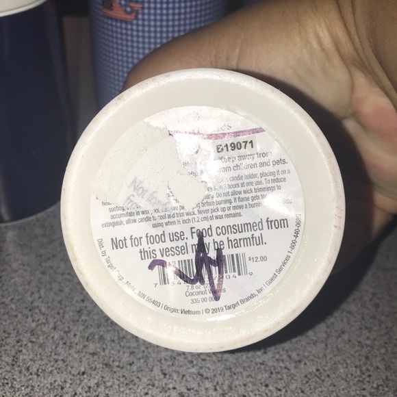 Vineyard Vines for Target Coconut 🥥 candle LAST ONE - Picture 3 of 3